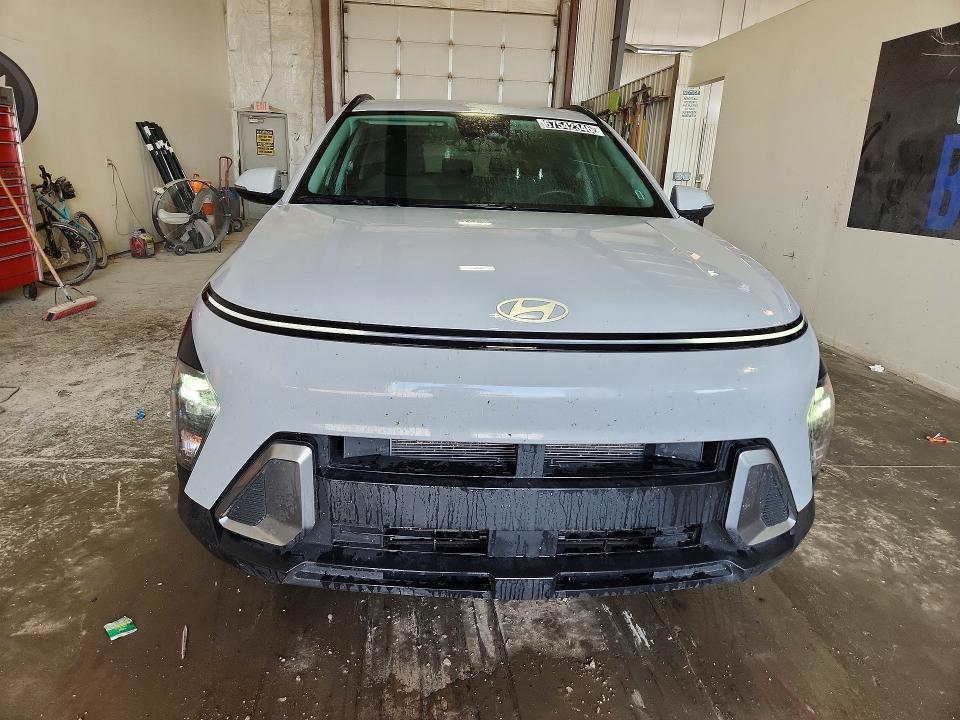 Снимка 5 от търг – 2025 HYUNDAI KONA с VIN KM8HBCAB5SU300848