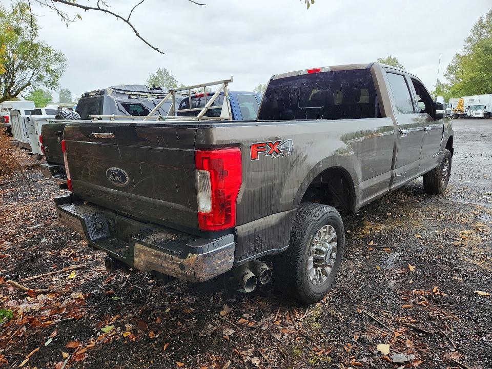 Zdjęcie 3 z aukcji – 2017 FORD F350 z VIN 1FT8W3BT2HEE84097