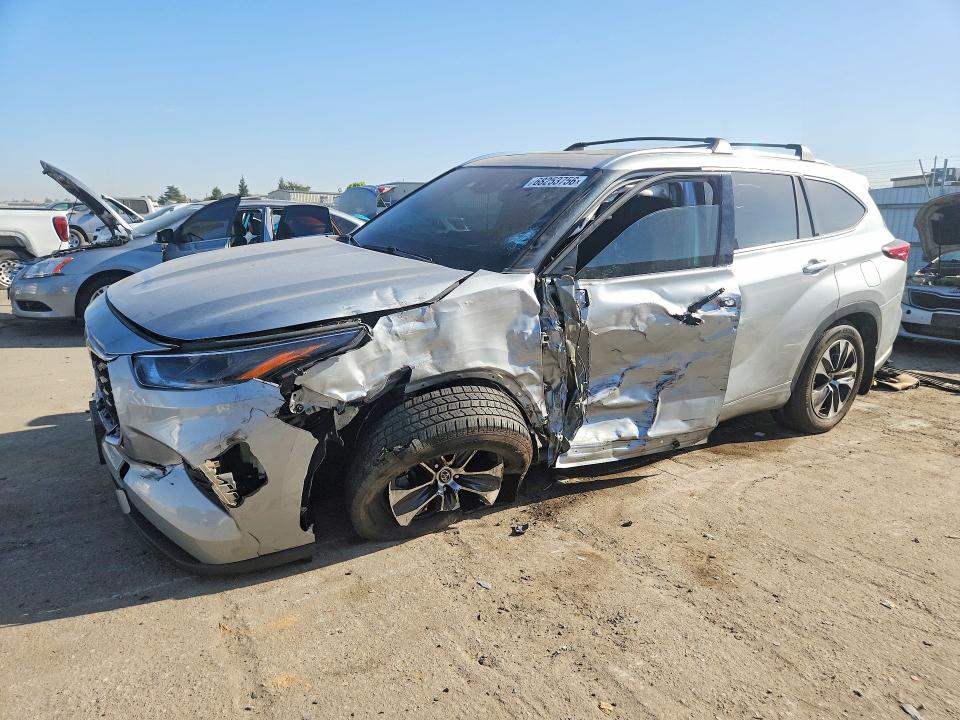 TOYOTA HIGHLANDER 2021 with VIN 5TDHZRAH7MS525738 - Photo from auction