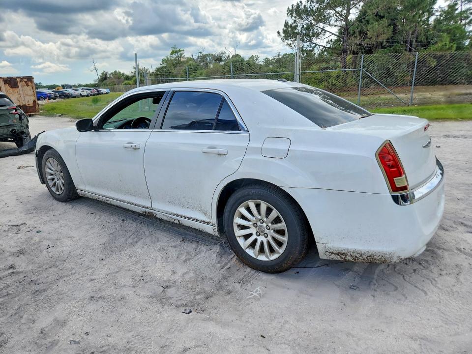 Photo 2 from auction – 2013 CHRYSLER 300 with VIN 2C3CCAAG0DH588901