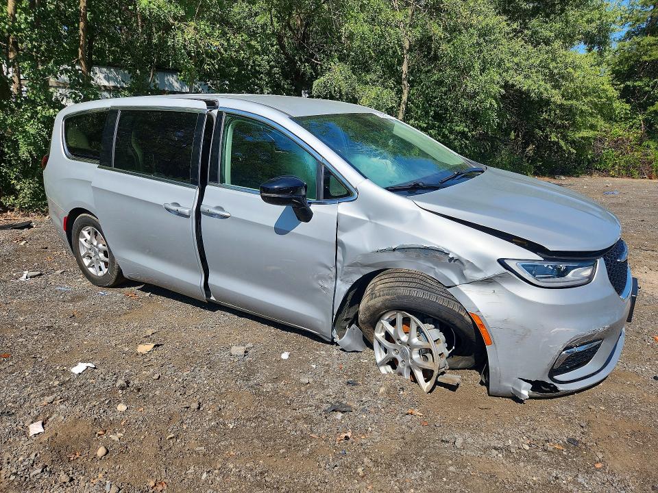 Photo 4 from auction – 2024 CHRYSLER PACIFICA with VIN 2C4RC1BG5RR159307