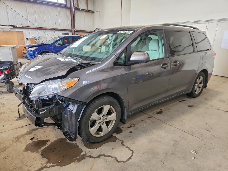 2013 TOYOTA SIENNA - Търг №66141686