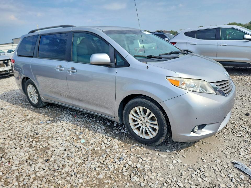 Photo 4 from auction – 2014 TOYOTA SIENNA with VIN 5TDYK3DC6ES430218