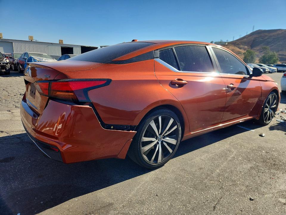 Photo 3 from auction – 2020 NISSAN ALTIMA with VIN 1N4BL4CV2LC121748