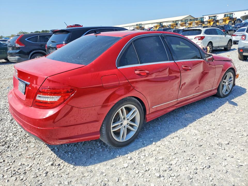 Снимка 3 от търг – 2013 MERCEDES-BENZ C с VIN WDDGF4HB2DR266427