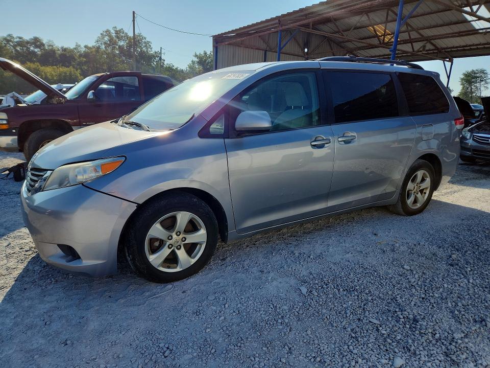 2013 TOYOTA SIENNA - Търг №68297826