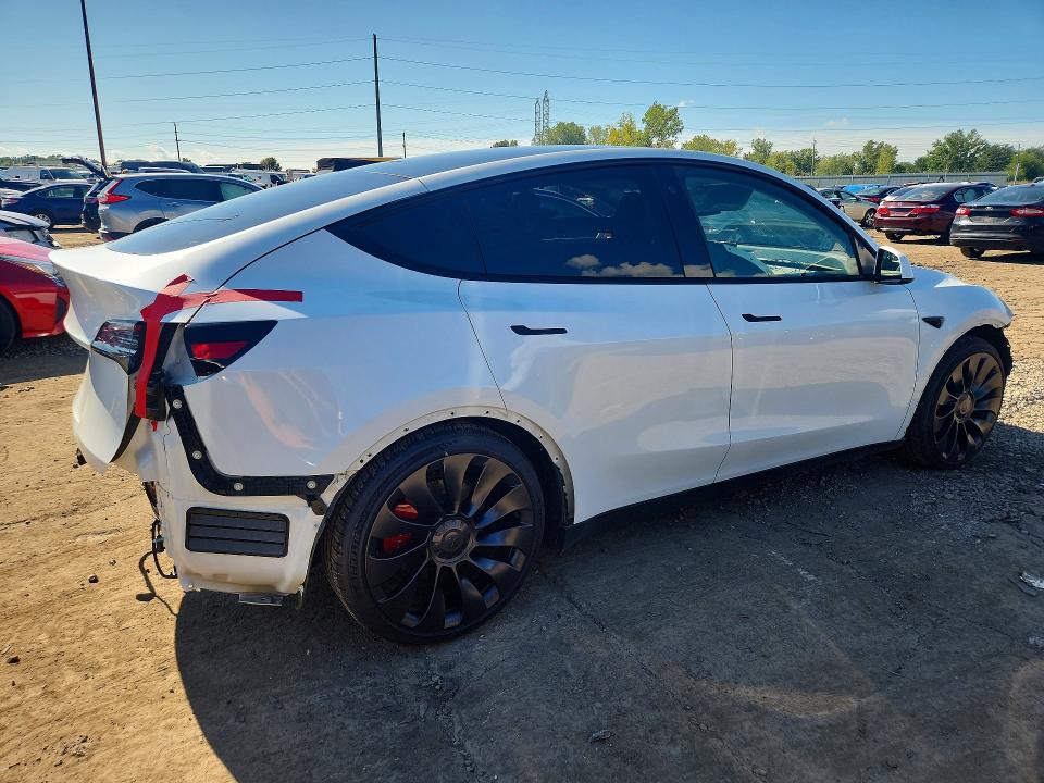 Снимка 3 от търг – 2022 TESLA MODEL Y с VIN 7SAYGDEF0NF544254