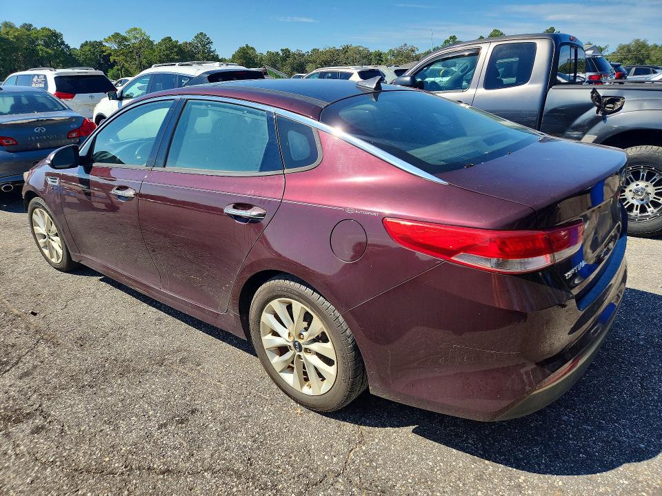 Photo 2 from auction – 2017 KIA OPTIMA with VIN 5XXGU4L34HG124153