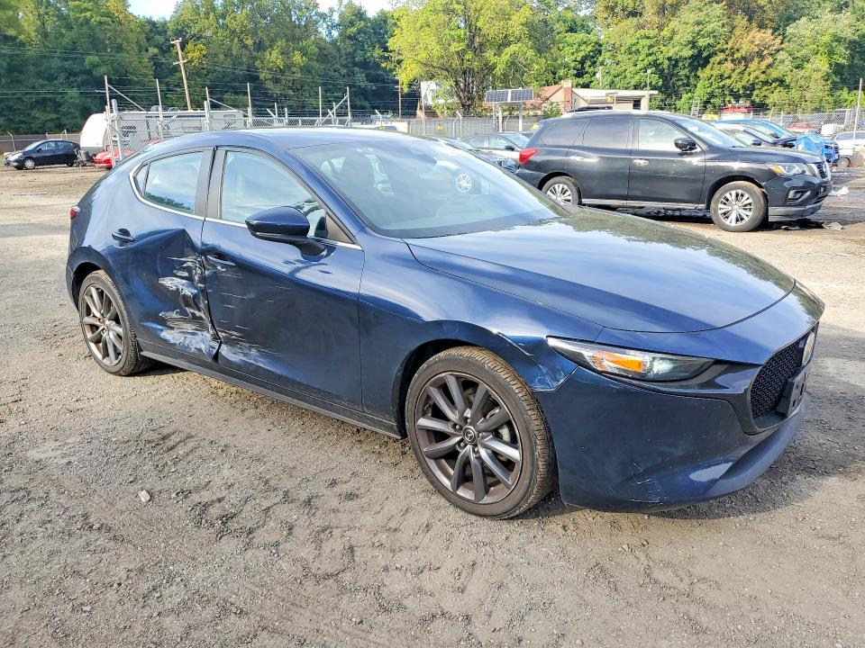 Foto 4 de la subasta – 2019 MAZDA 3 con VIN JM1BPAJMXK1131705