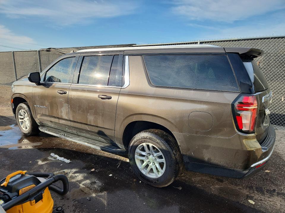 Photo 2 from auction – 2021 CHEVROLET SUBURBAN with VIN 1GNSCCKD0MR237047