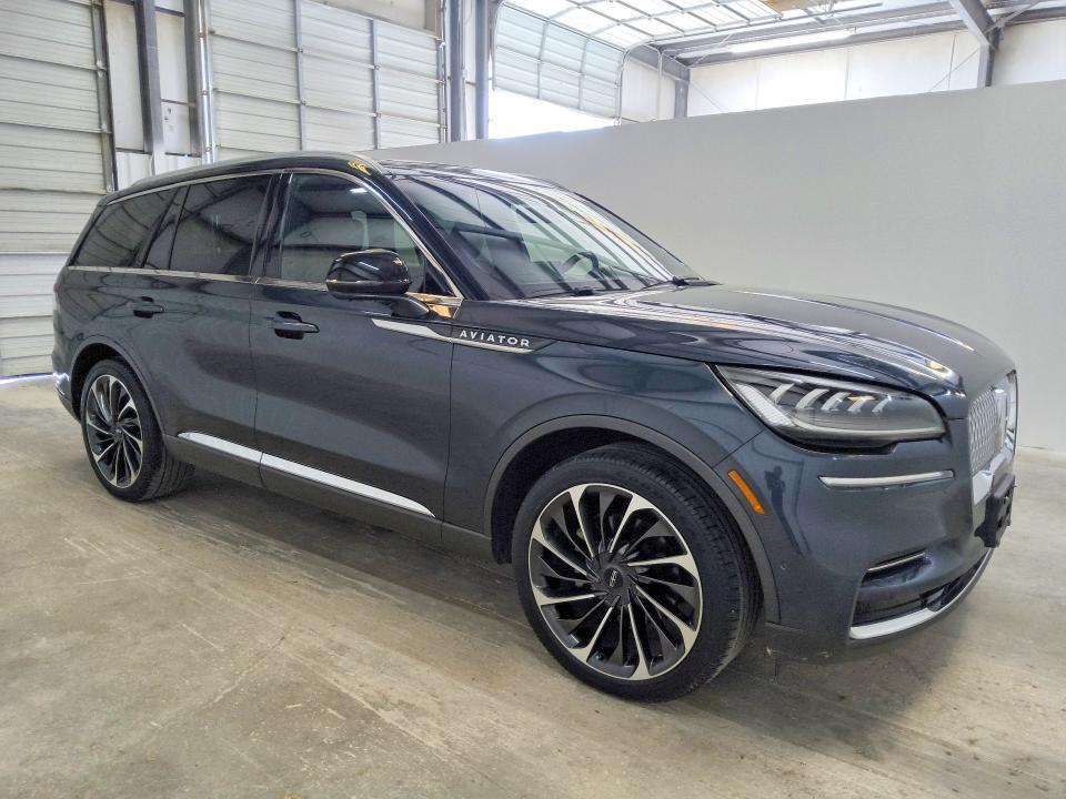 Photo 4 from auction – 2023 LINCOLN AVIATOR with VIN 5LM5J7WC1PGL04865