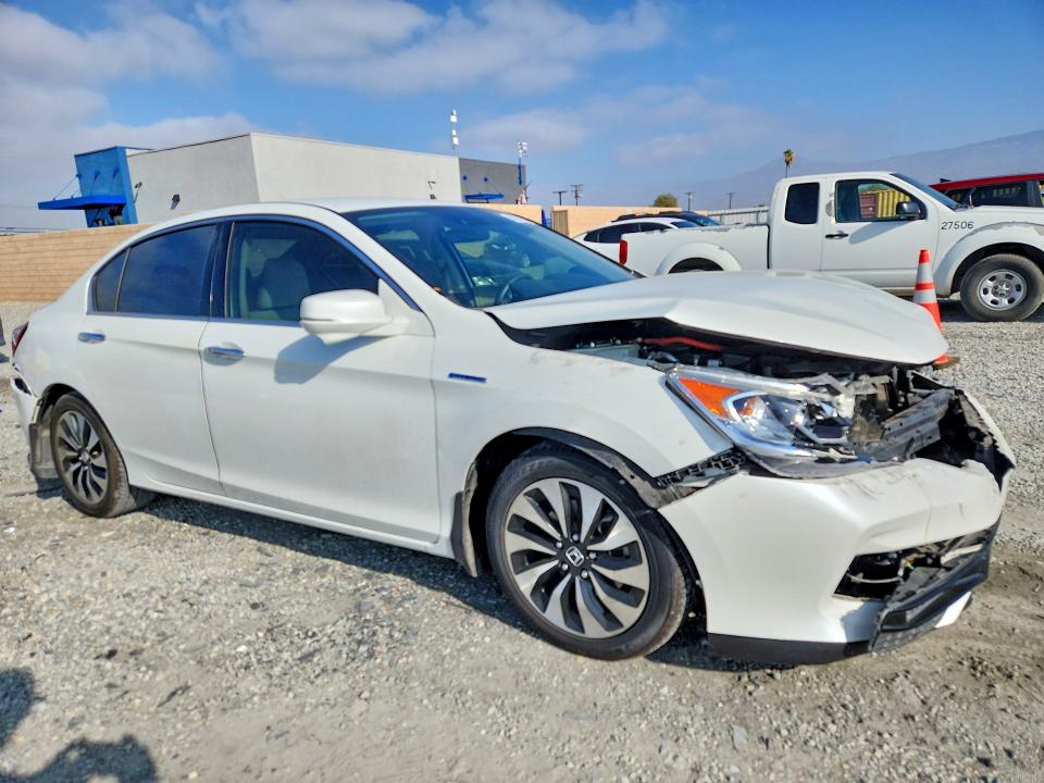 Снимка 4 от търг – 2017 HONDA ACCORD с VIN JHMCR6F31HC020368