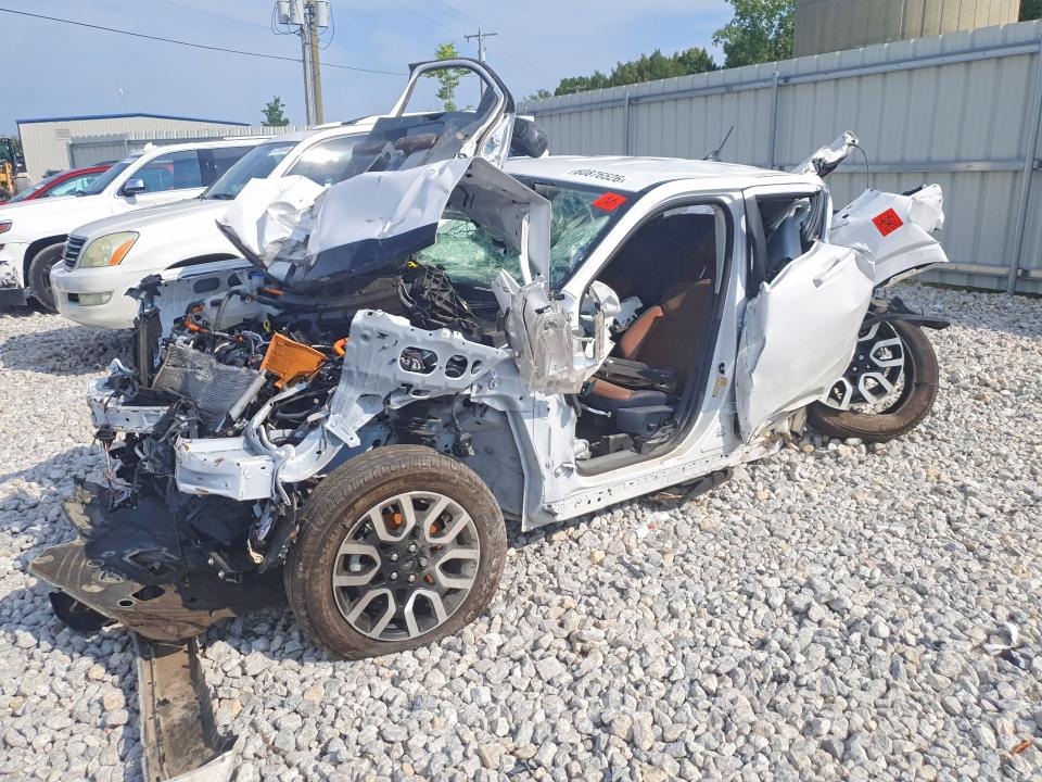 FORD MAVERICK 2024 with VIN 3FTTW8M38RRB80520 - Photo from auction