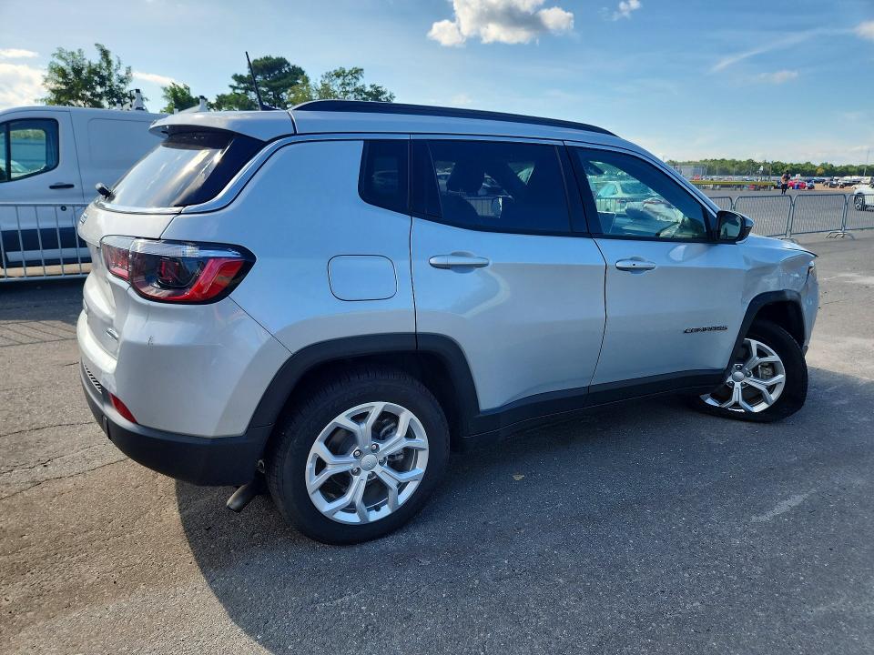 Photo 3 from auction – 2024 JEEP COMPASS with VIN 3C4NJDBN4RT113744