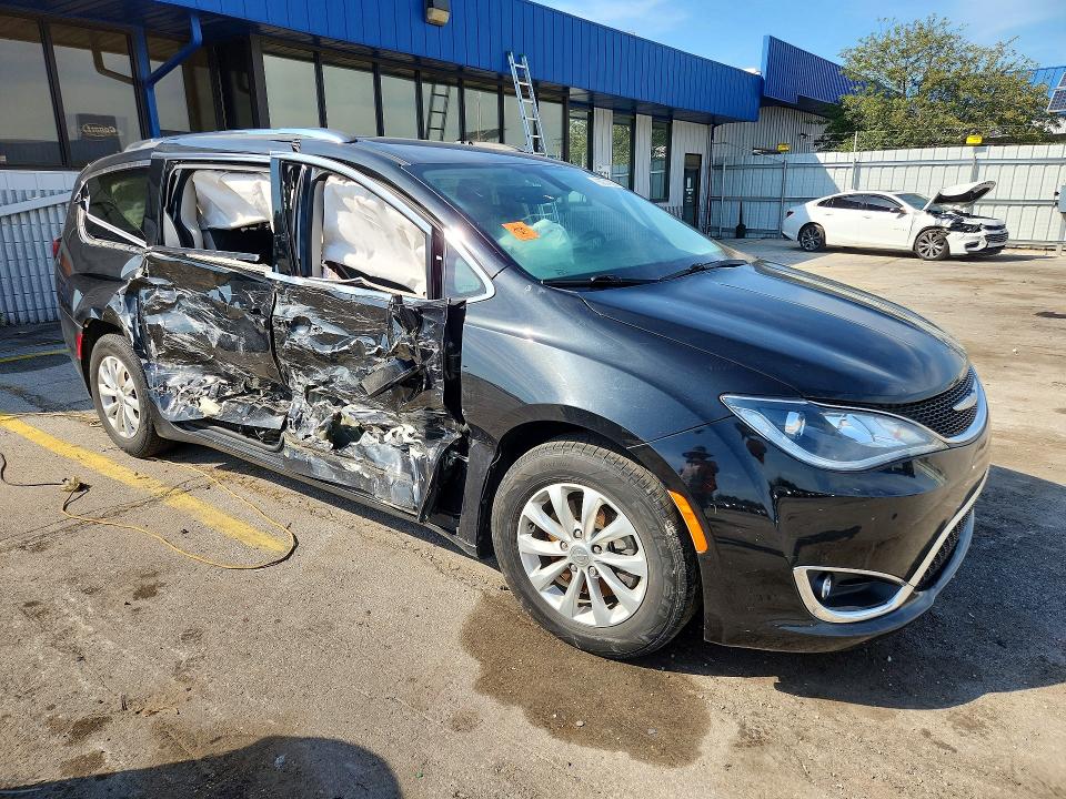 Zdjęcie 4 z aukcji – 2018 CHRYSLER PACIFICA z VIN 2C4RC1EG3JR293345