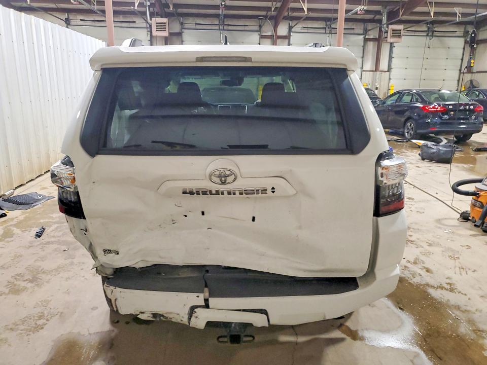 Photo 6 from auction – 2022 TOYOTA 4 RUNNER with VIN JTEMU5JR1N6016157