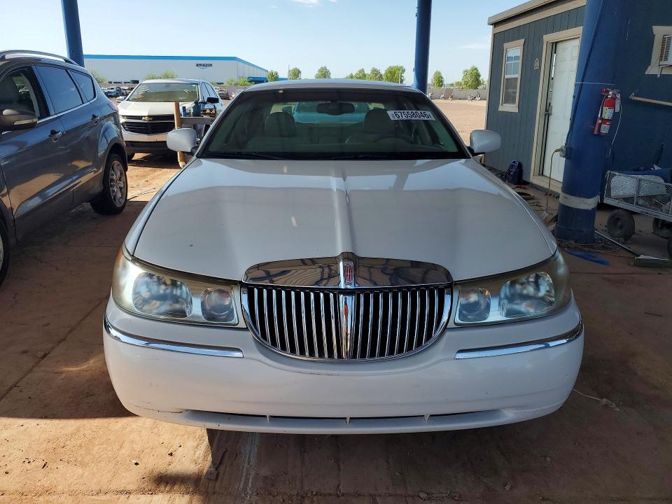 Photo 5 from auction – 2000 LINCOLN TOWN CAR with VIN 1LNHM82W6YY902586
