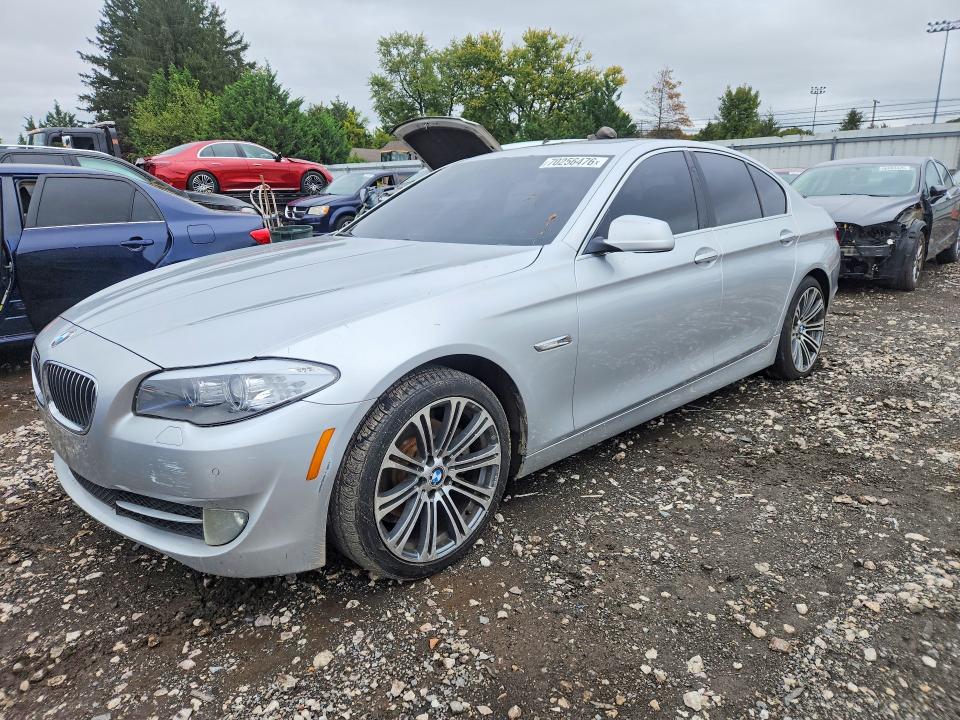 BMW 528 2013 مع رقم تعريف المركبة WBAXG5C5XDD233202 - صورة من المزاد