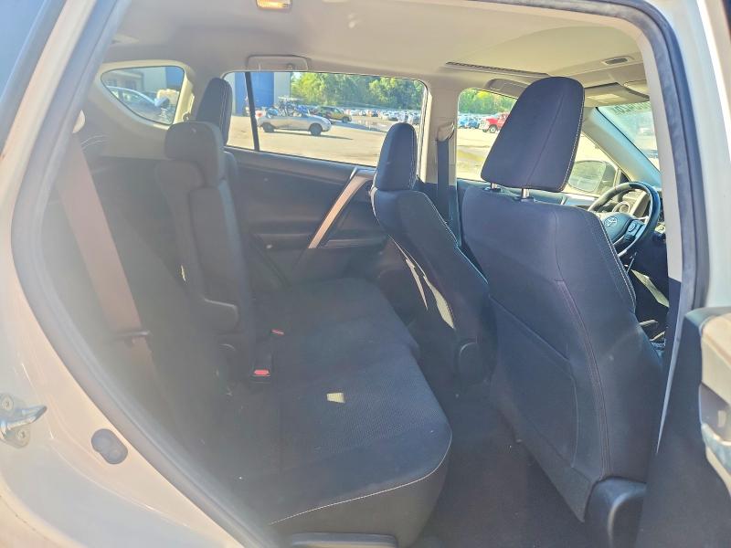 Снимка 11 от търг – 2018 TOYOTA RAV4 с VIN JTMRFREV2JJ185307