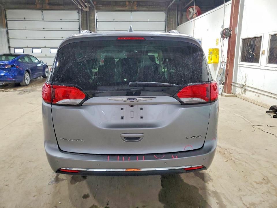 Снимка 6 от търг – 2018 CHRYSLER PACIFICA с VIN 2C4RC1GG6JR247456