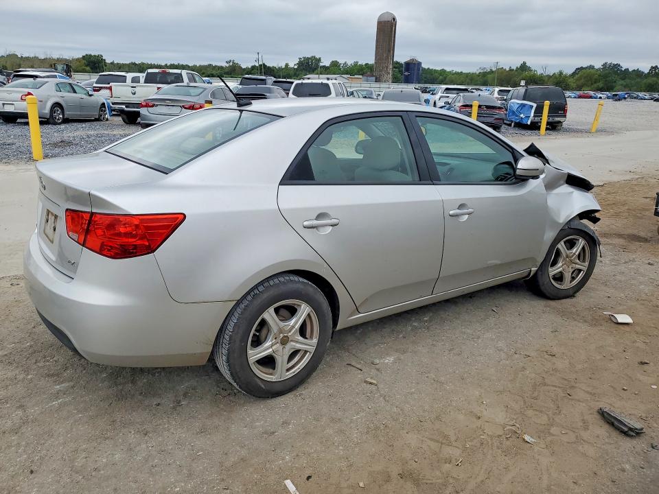 Фото 3 с аукциона – 2012 KIA FORTE с VIN KNAFU4A29C5570332