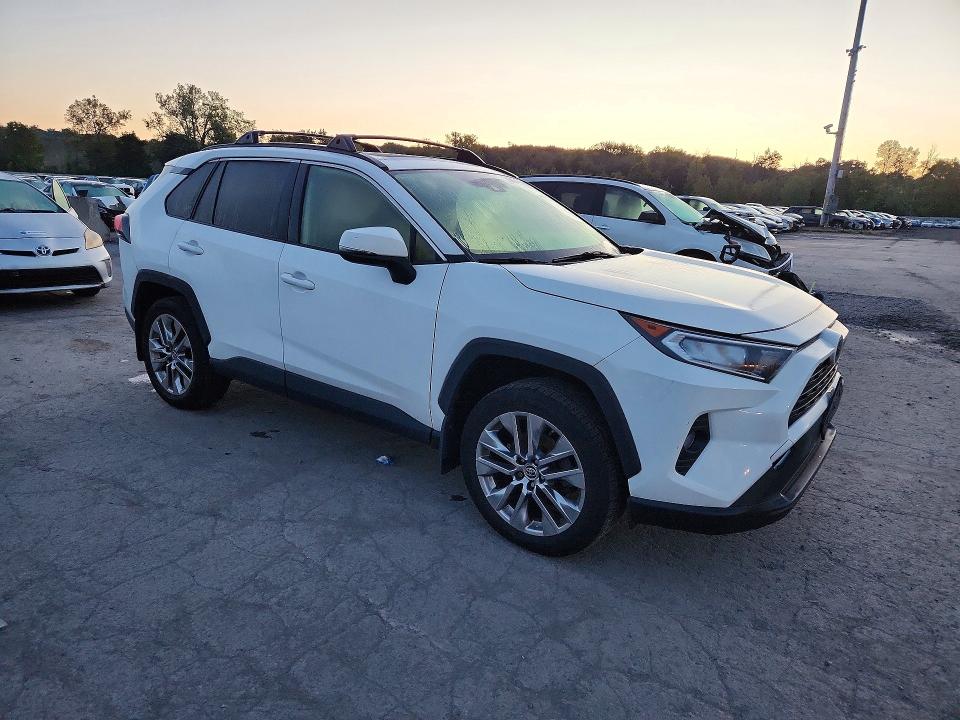 Photo 4 from auction – 2019 TOYOTA RAV4 with VIN JTMA1RFV0KJ011814