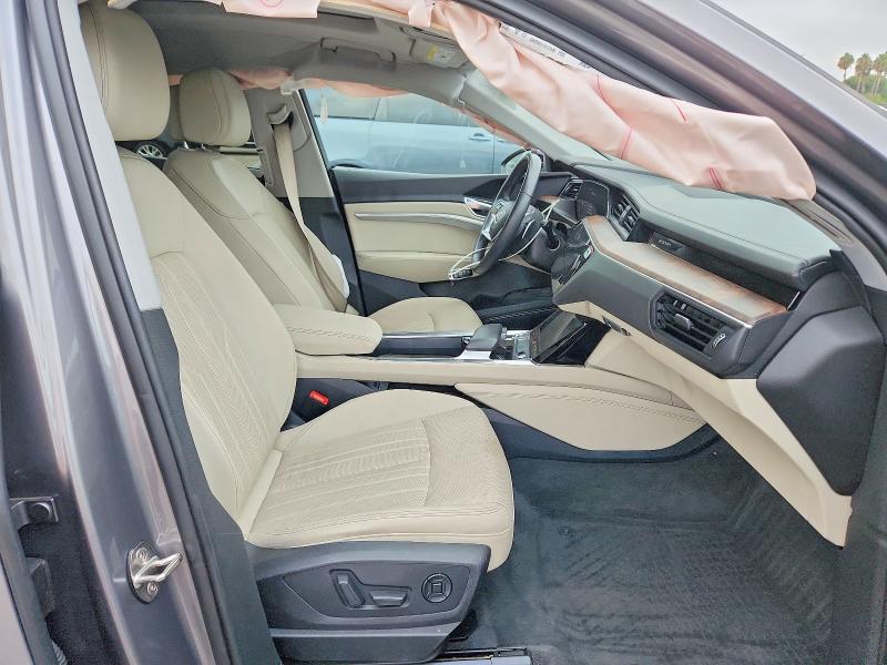 Photo 7 from auction – 2019 AUDI E-TRON with VIN WA1LAAGE8KB010522