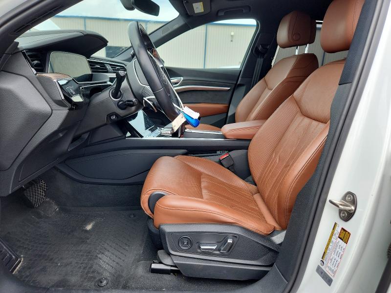 Photo 7 from auction – 2019 AUDI E-TRON with VIN WA1VABGE9KB019129