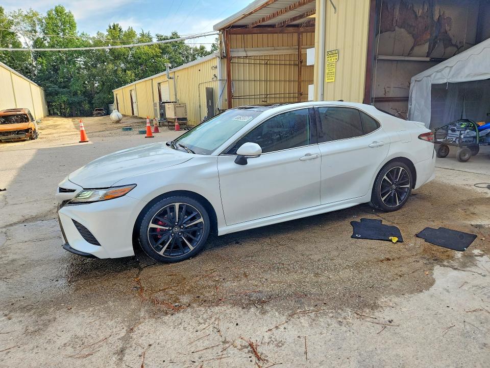 TOYOTA CAMRY 2019 с VIN 4T1B61HKXKU847926 - Снимка от търг