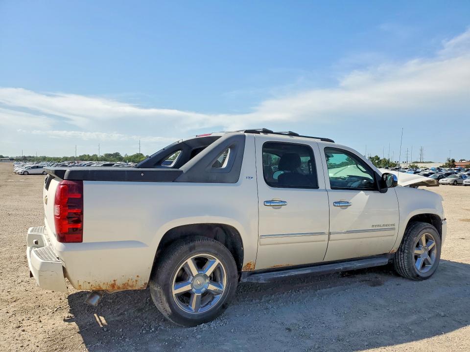 Photo 3 from auction – 2011 CHEVROLET AVALANCHE with VIN 3GNTKGE35BG109434