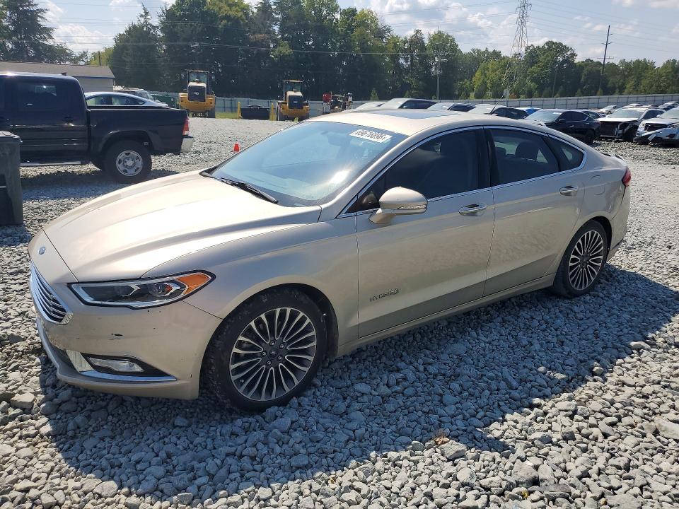 FORD FUSION 2017 مع رقم تعريف المركبة 3FA6P0LU3HR226507 - صورة من المزاد
