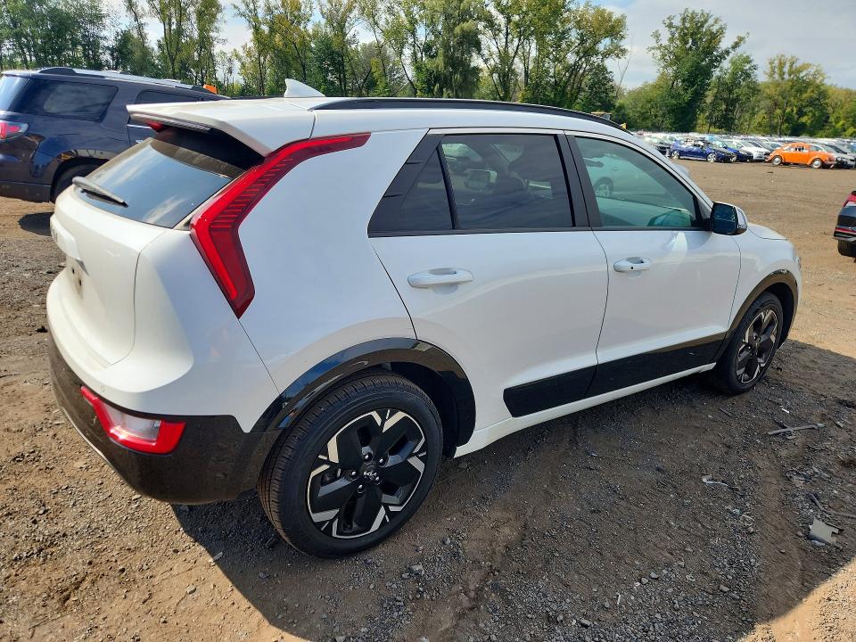 Photo 3 from auction – 2024 KIA NIRO with VIN KNDCR3L10R5112368