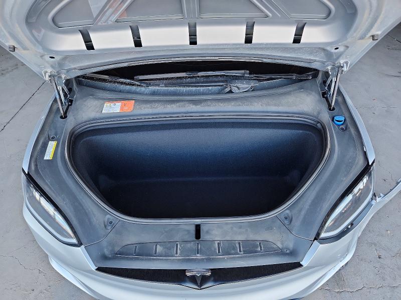 Фото 12 с аукциона – 2017 TESLA MODEL X с VIN 5YJXCBE21HF035655