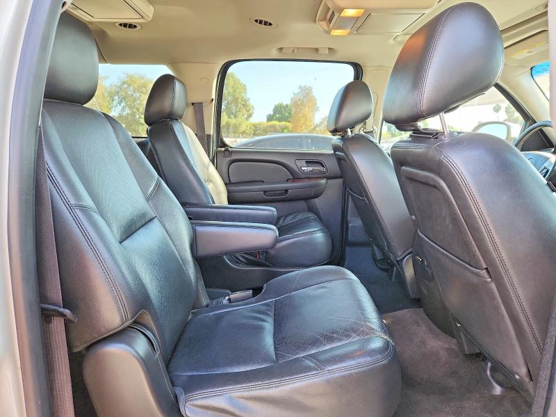 Photo 11 from auction – 2014 CHEVROLET SUBURBAN with VIN 1GNSCKE09ER213527