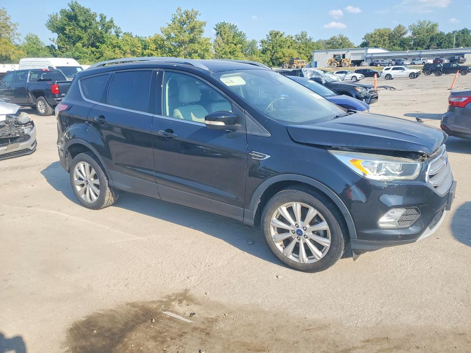 Photo 4 from auction – 2017 FORD ESCAPE with VIN 1FMCU9J9XHUC10673