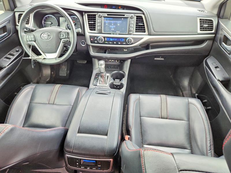 Photo 8 from auction – 2019 TOYOTA HIGHLANDER with VIN 5TDKZRFH3KS340226