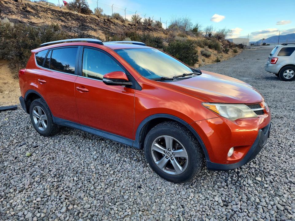 Photo 4 from auction – 2015 TOYOTA RAV4 with VIN JTMRFREV7FD108857