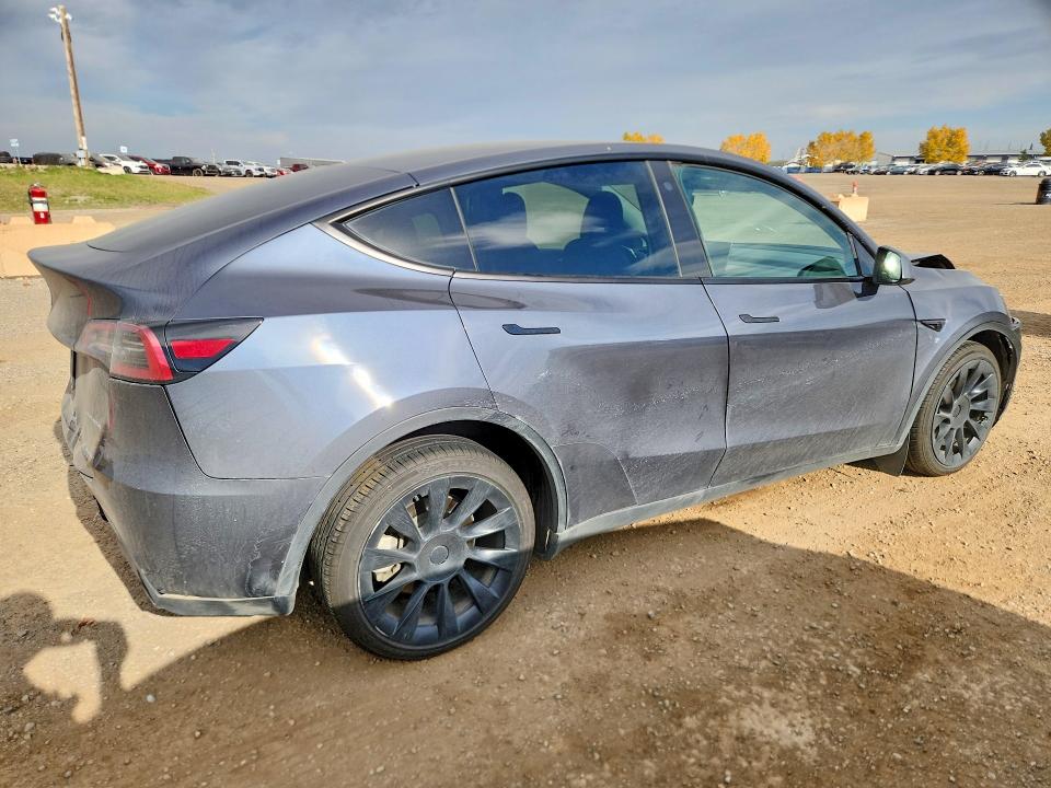 Снимка 3 от търг – 2023 TESLA MODEL Y с VIN 7SAYGDEE1PF647838