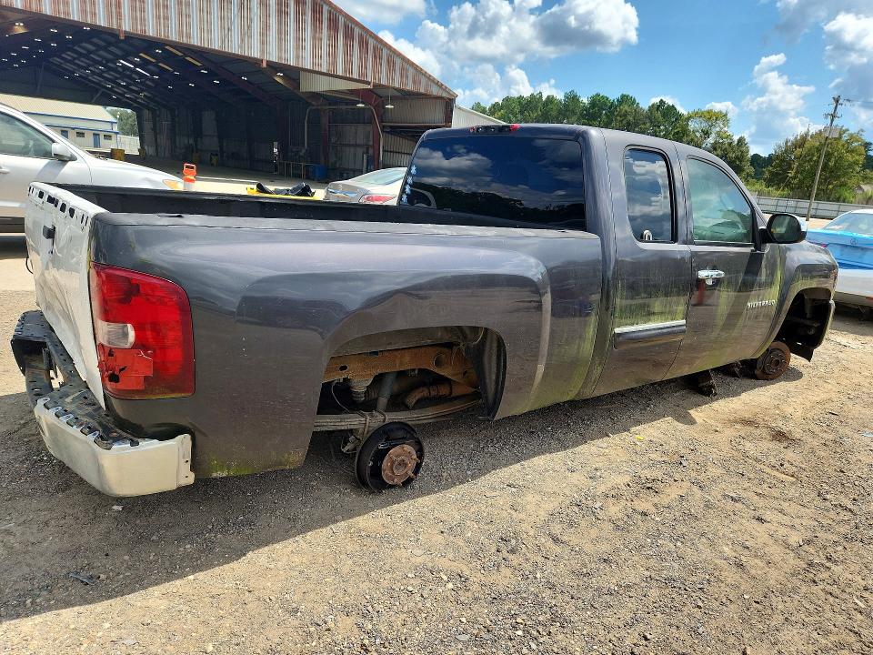 Photo 3 from auction – 2011 CHEVROLET SILVERADO with VIN 1GCRCSE04BZ165633