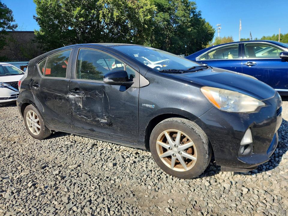 Photo 4 from auction – 2012 TOYOTA PRIUS C with VIN JTDKDTB32C1012770