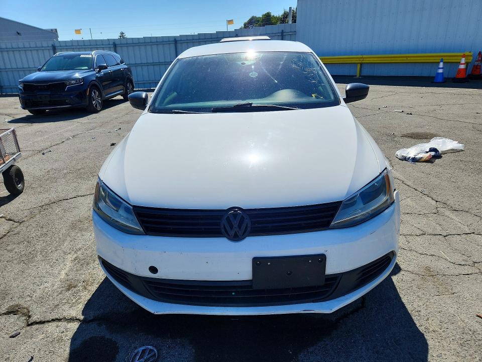 Photo 5 from auction – 2014 VOLKSWAGEN JETTA with VIN 3VW2K7AJXEM375026