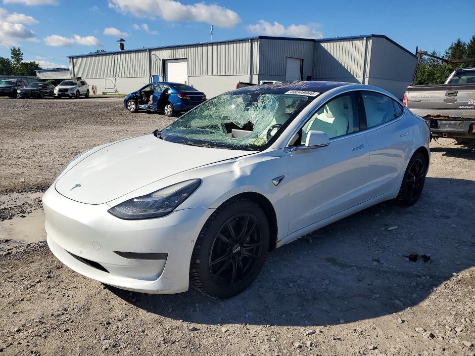 Снимка 1 от търг – 2018 TESLA MODEL 3 с VIN 5YJ3E1EB2JF074666