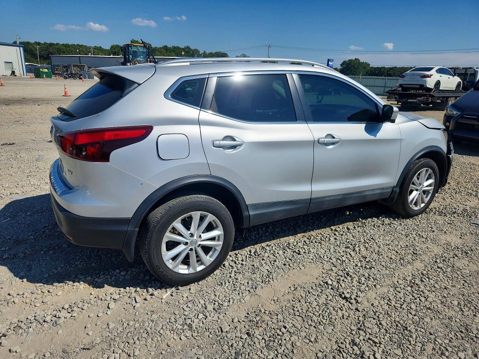 Снимка 3 от търг – 2017 NISSAN ROGUE SPORT с VIN JN1BJ1CP4HW034250