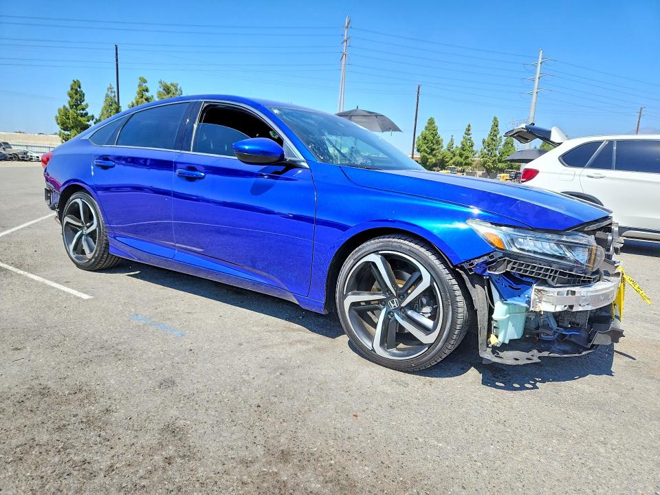 Снимка 4 от търг – 2018 HONDA ACCORD с VIN 1HGCV1F37JA223848