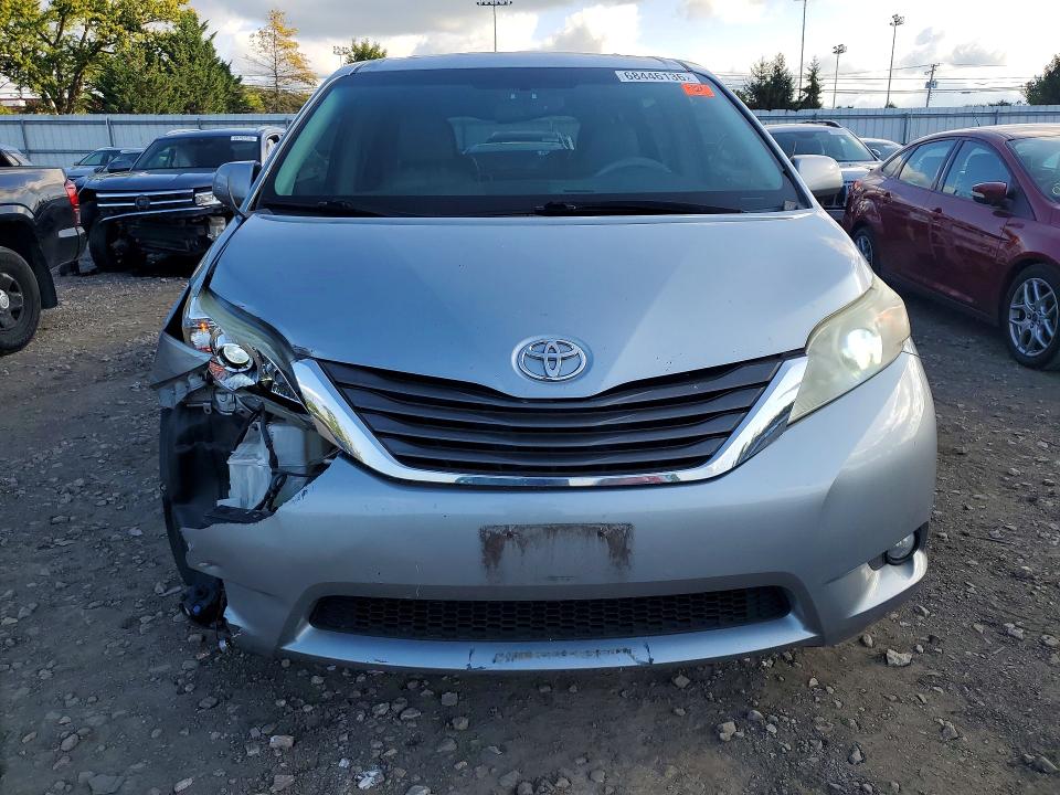 Снимка 5 от търг – 2011 TOYOTA SIENNA с VIN 5TDYK3DC7BS050672