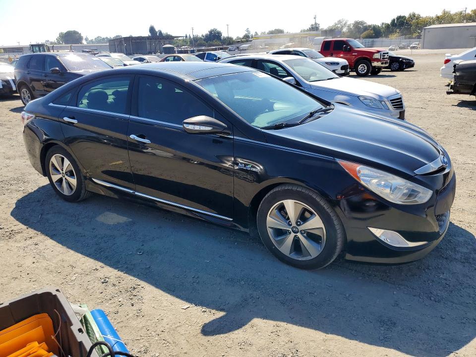 Photo 4 from auction – 2012 HYUNDAI SONATA with VIN KMHEC4A41CA062670