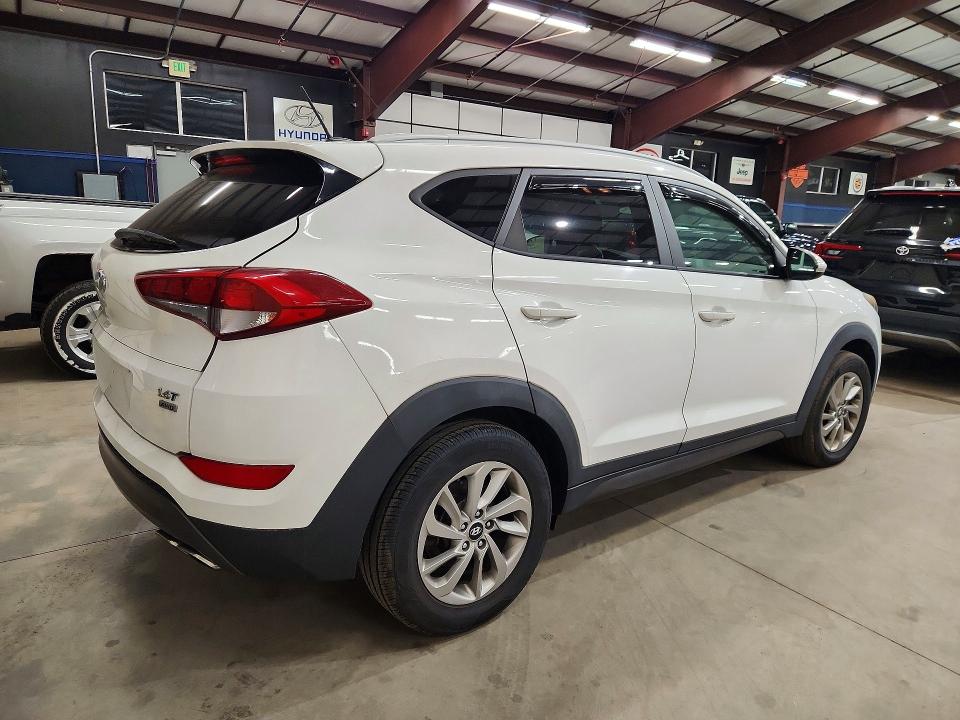 Photo 3 from auction – 2016 HYUNDAI TUCSON with VIN KM8J3CA28GU051046