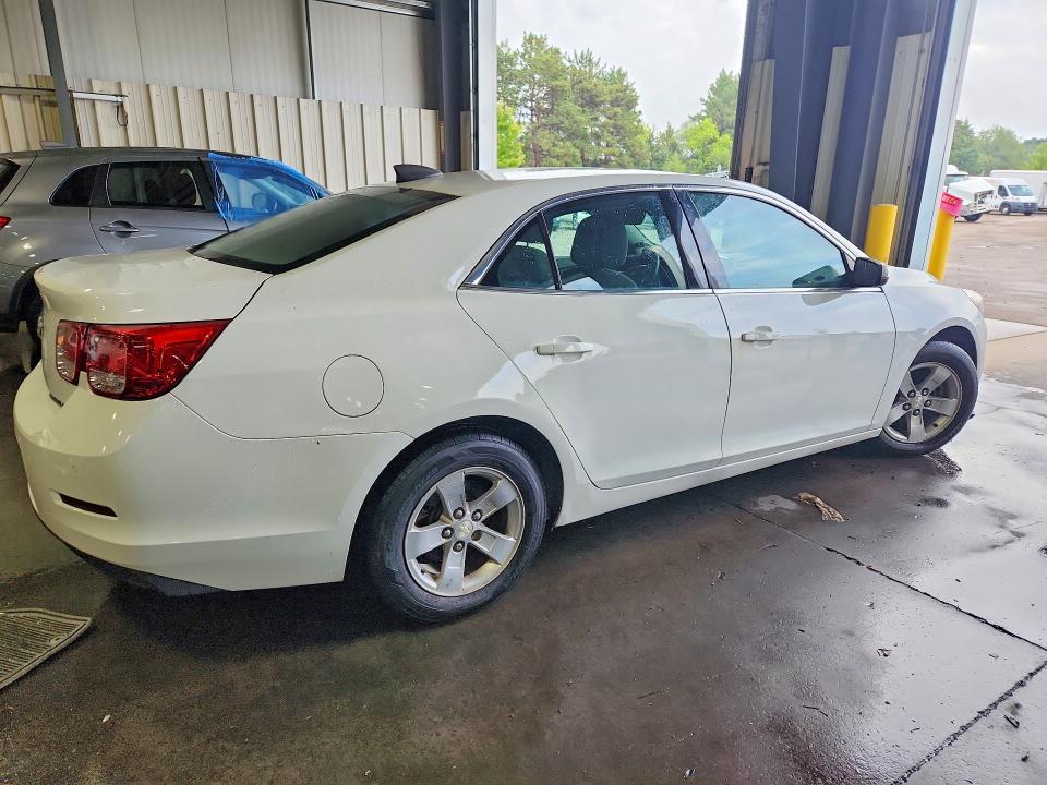 Photo 3 from auction – 2015 CHEVROLET MALIBU with VIN 1G11A5SL2FF299642
