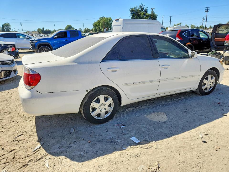 Photo 3 from auction – 2005 TOYOTA CAMRY with VIN 4T1BE32K65U565097