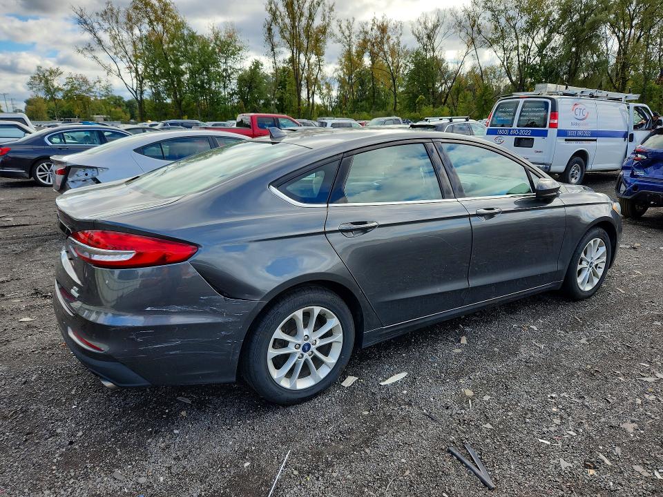 Photo 3 from auction – 2019 FORD FUSION with VIN 3FA6P0HD9KR126217